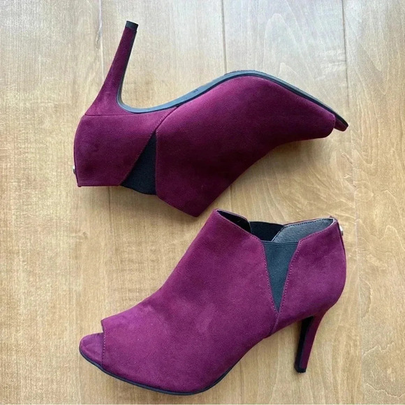 Unisa Faux Suede Un Saffyre Peep Toe Heeled Booties, Red Wine/Berry, Size 8M - Picture 2 of 11